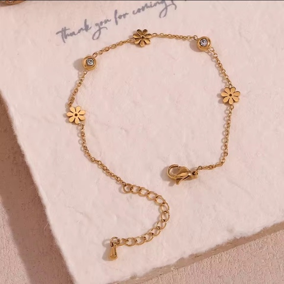 Anthropologie Jewelry - Double Sided Back and White Flower Bracelet 18K Gold plated

 Stainless Steel